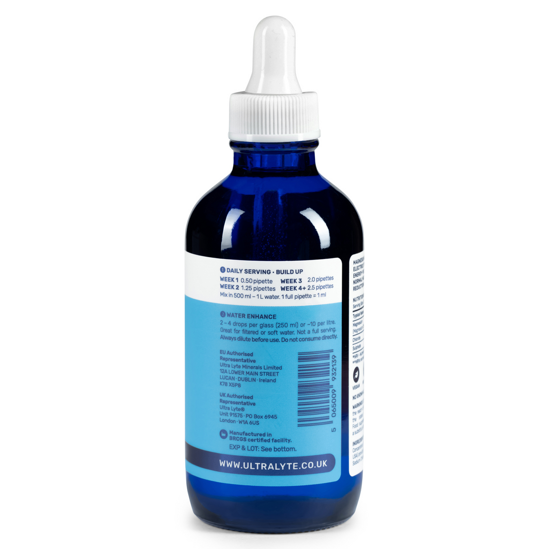 Botella de vidrio con gotas de minerales traza